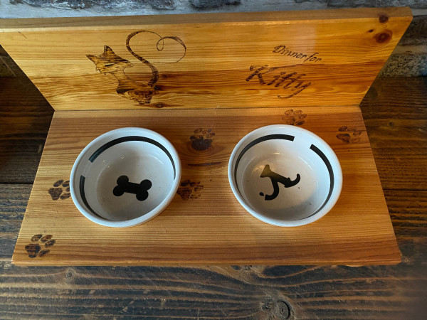 Futterbar für Katzen Napfhalter mit Rückwand Handmade